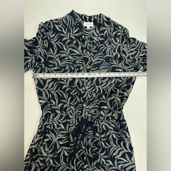 Evereve Navy Leaf-Print Short Sleeve Romper - Picture 12 of 14
